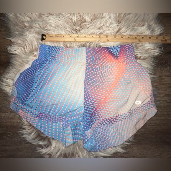 Gap fit women’s multi colored shorts with lining - Picture 4 of 8